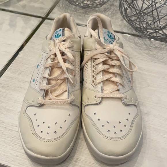 NWOB Adidas SlamCourt Star Sneakers - Picture 4 of 10